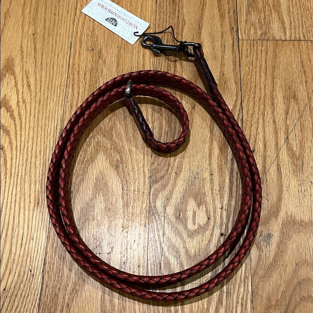 Northern Moods Red Braided Leather Dog Leash - Picture 2 of 6
